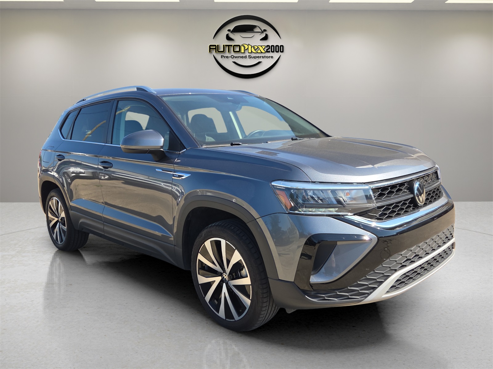 2024 Volkswagen Taos SE's photo