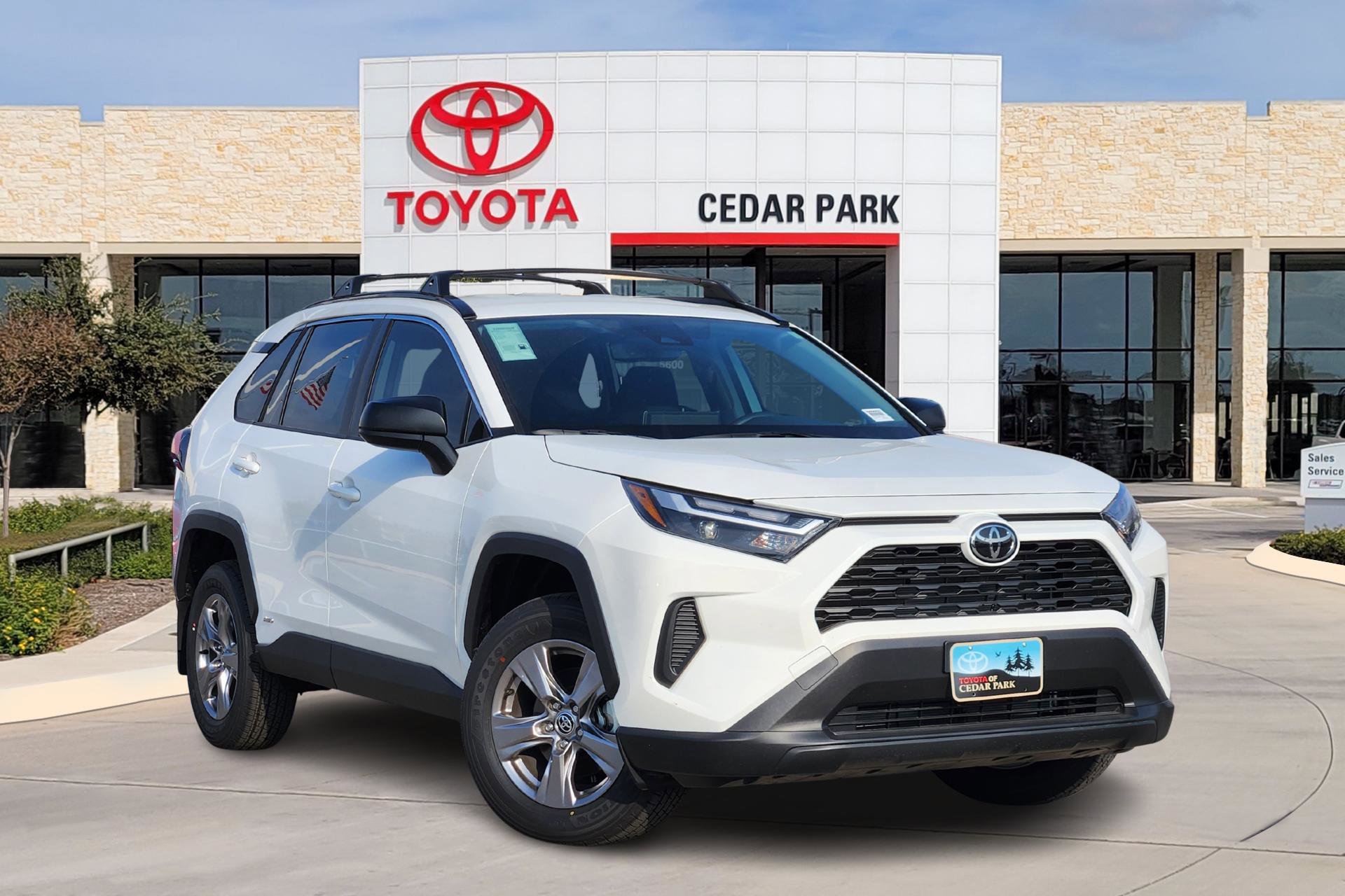 2025 Toyota RAV4 LE's photo