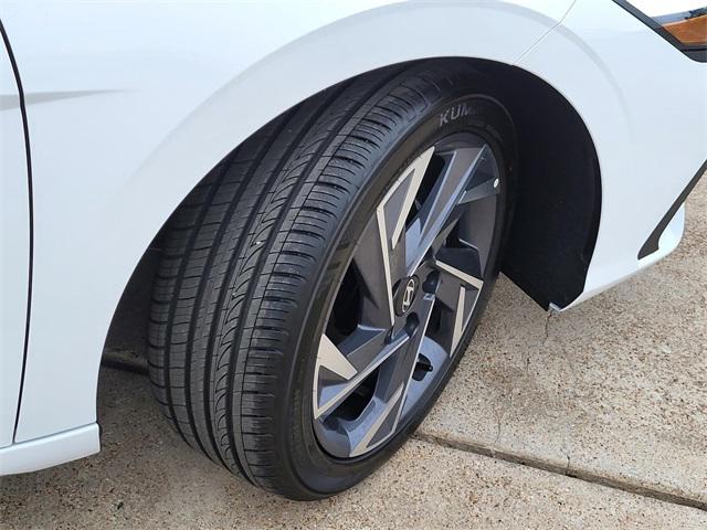 2025 Hyundai Elantra SEL Sport photo 4