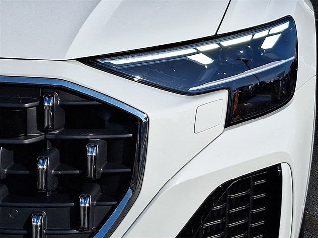 2024 Audi Q8 55 Premium Plus photo 10