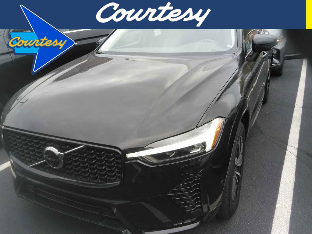 2023 Volvo XC60 Plus's photo