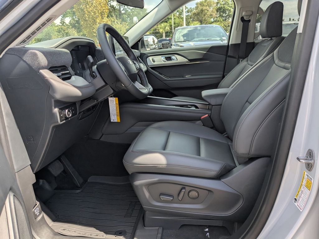 2025 Ford Explorer photo 22
