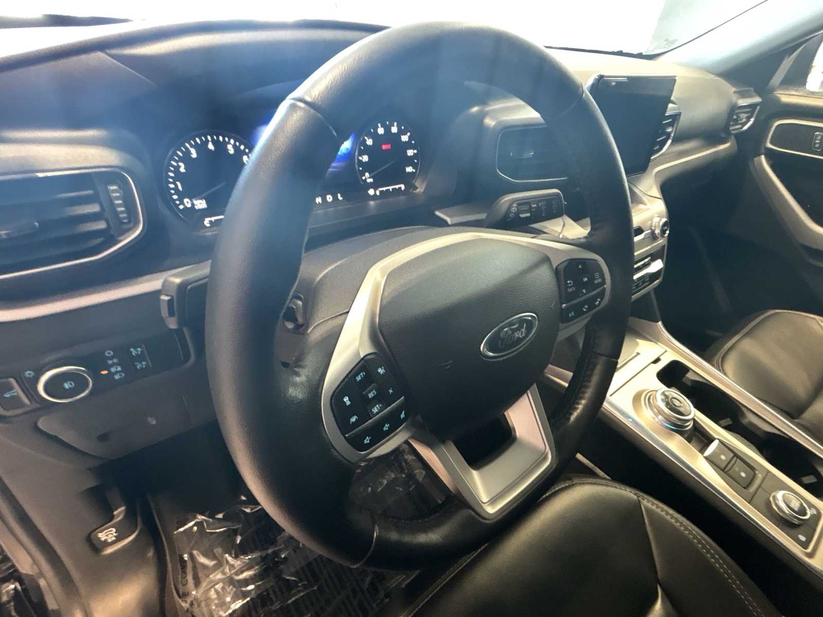 2023 Ford Explorer XLT photo 7