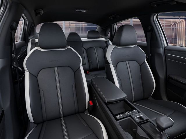 2025 Kia K5 GT-Line photo 13