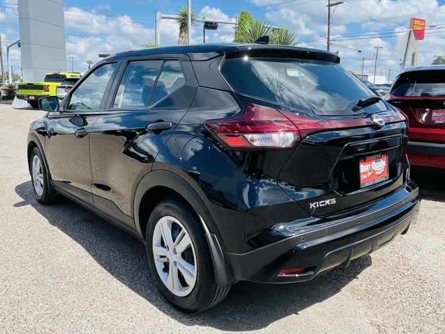 2024 Nissan Kicks S photo 4