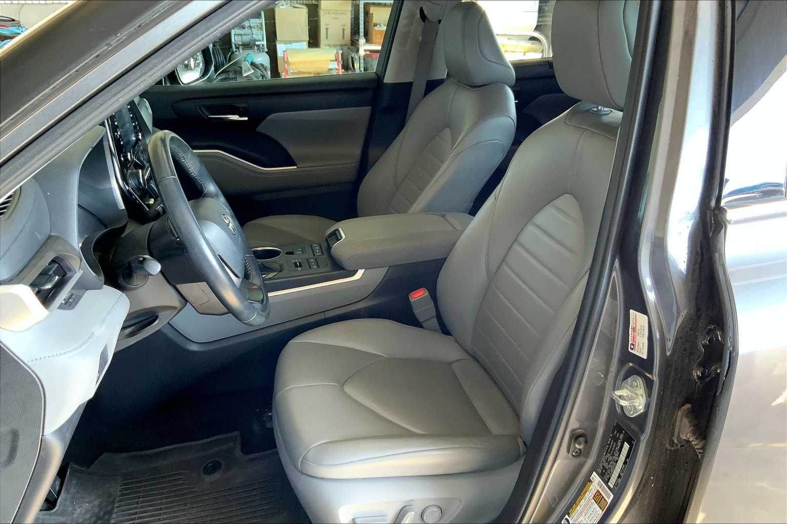 2022 Toyota Highlander XLE photo 13