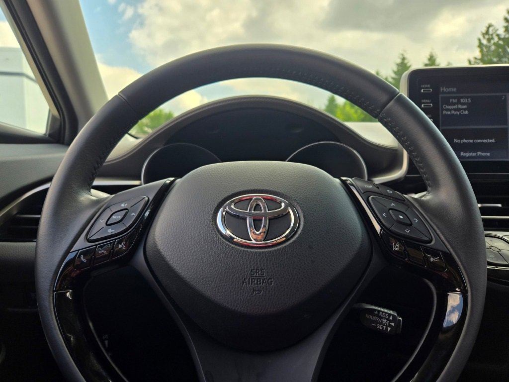 2022 Toyota C-HR XLE photo 27