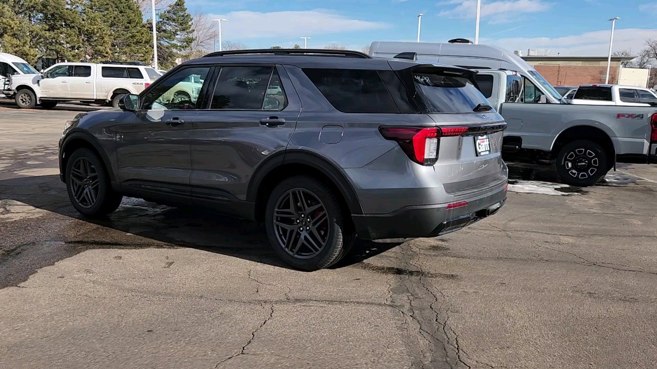 2025 Ford Explorer ST-Line photo 2