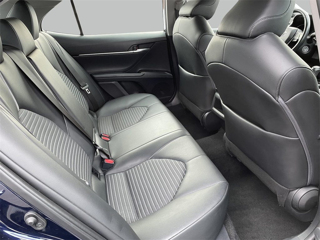 2022 Toyota Camry SE photo 11