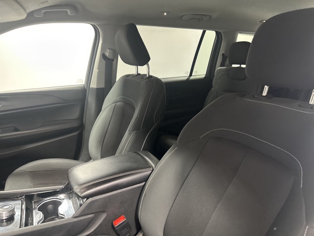 2023 Jeep Grand Cherokee Laredo photo 13