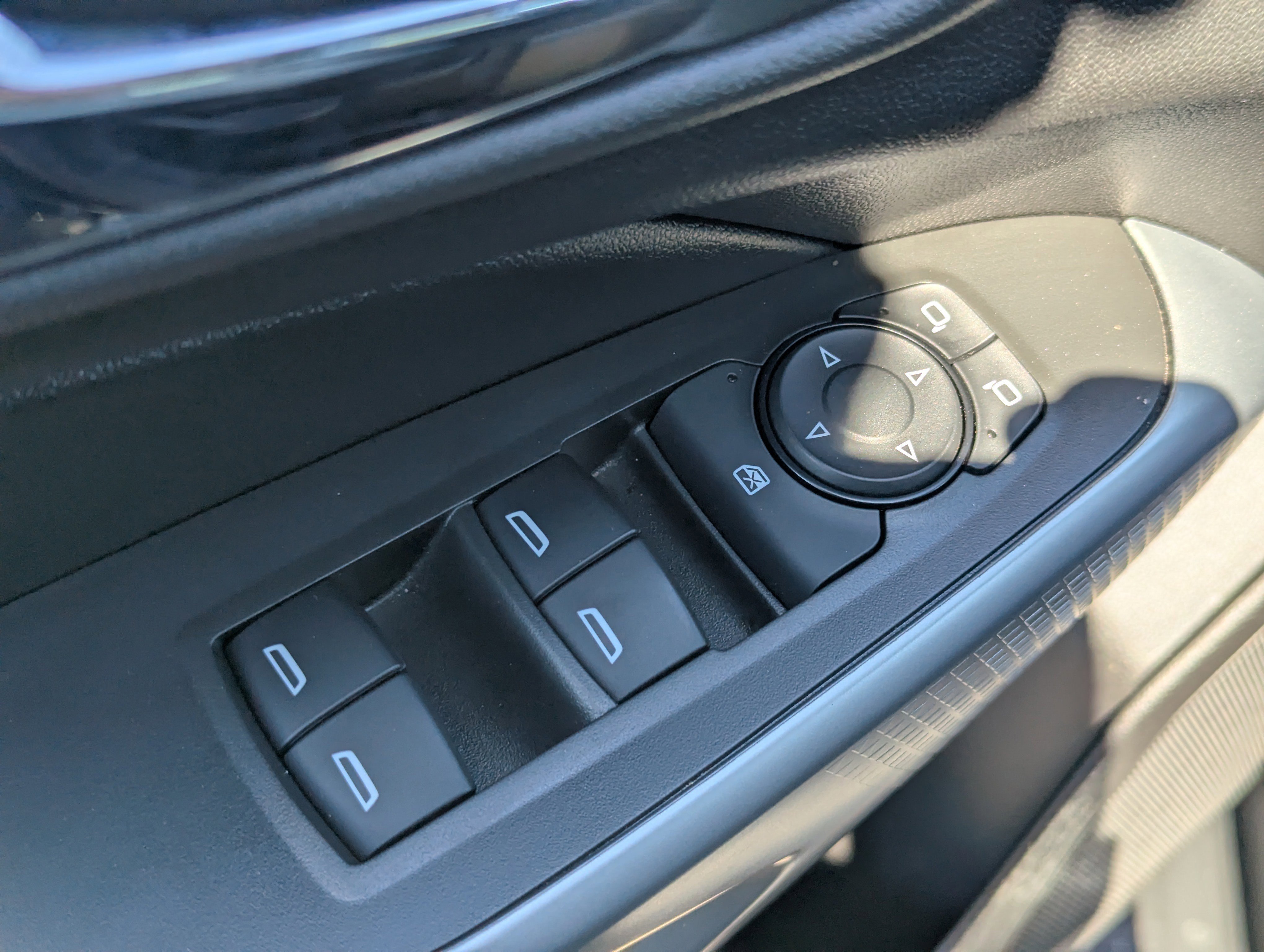 2025 Chevrolet Trax photo 2