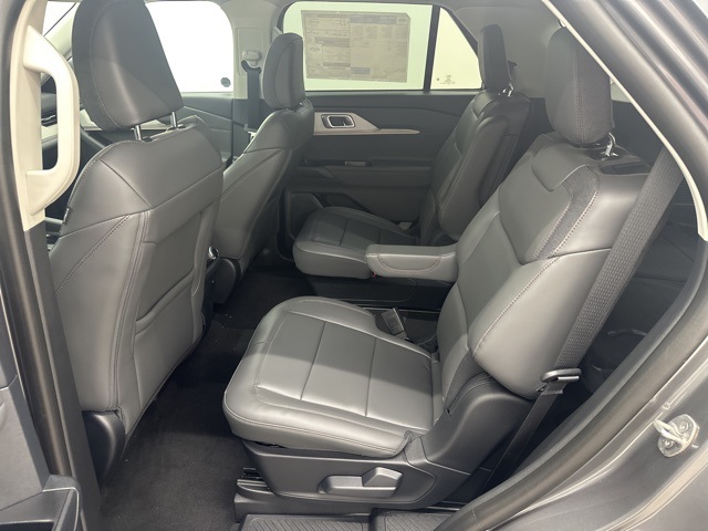2025 Ford Explorer photo 25