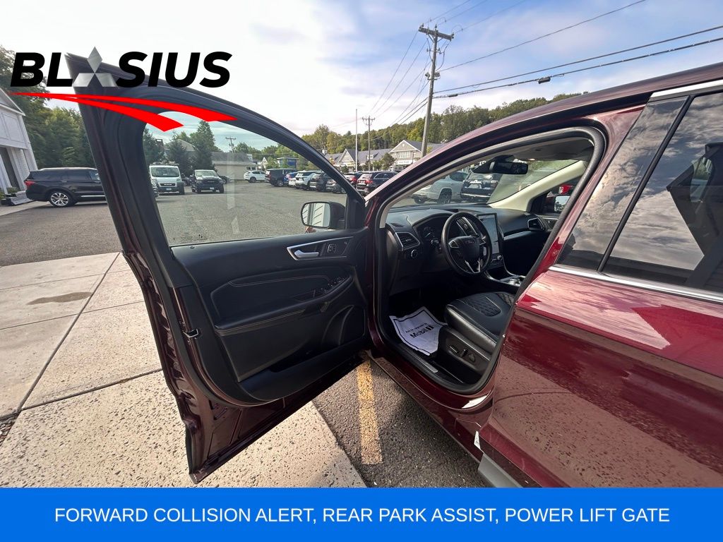 2023 Ford Edge Titanium photo 6