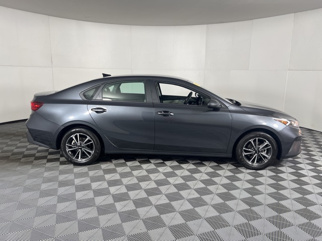 2023 Kia Forte LXS photo 3