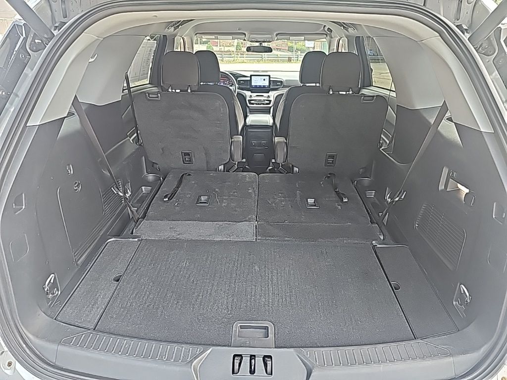 2023 Ford Explorer XLT photo 12