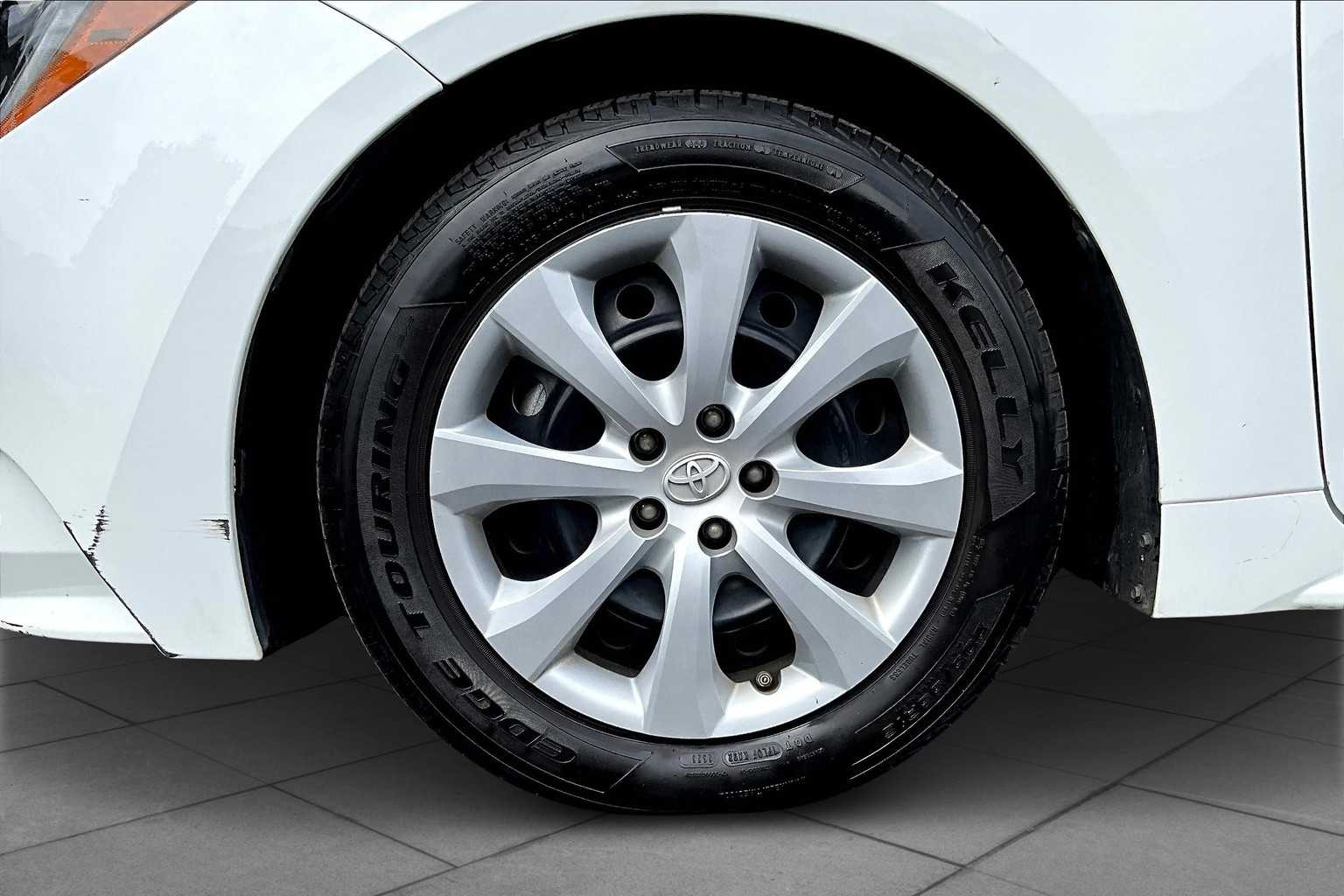 2023 Toyota Corolla LE photo 9
