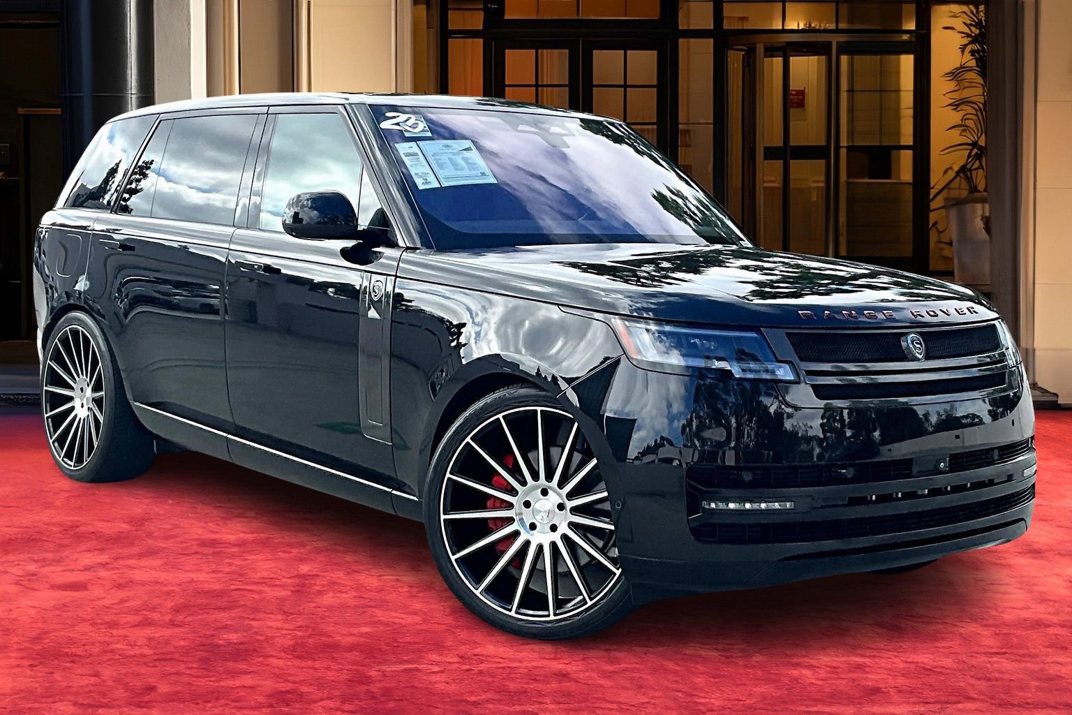 2023 Land Rover Range Rover SE photo 11