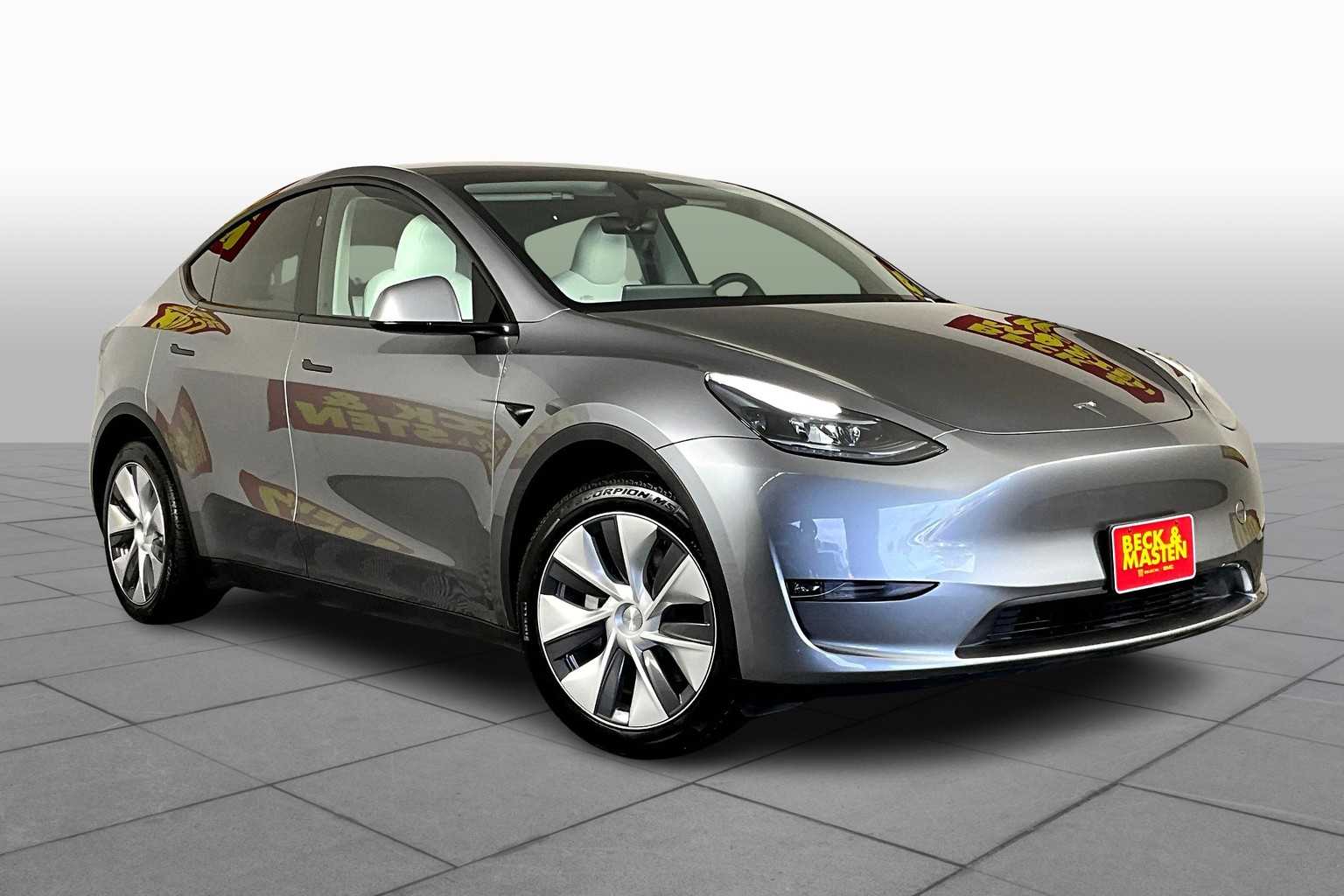 Used 2024 Tesla Model Y Long Range with VIN 7SAYGDEE8RA286835 for sale in Northfield, Minnesota