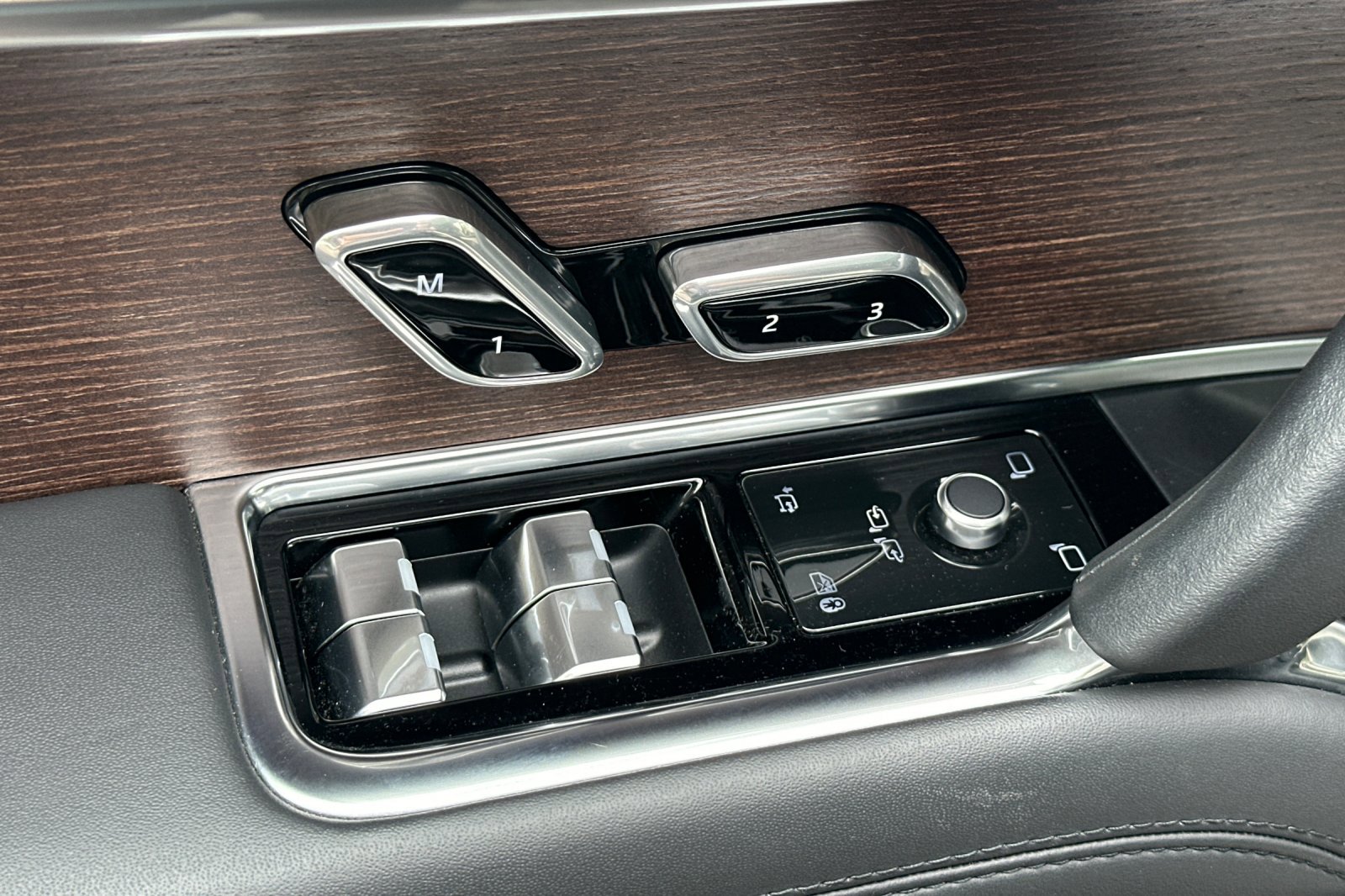 2023 Land Rover Range Rover SE photo 14