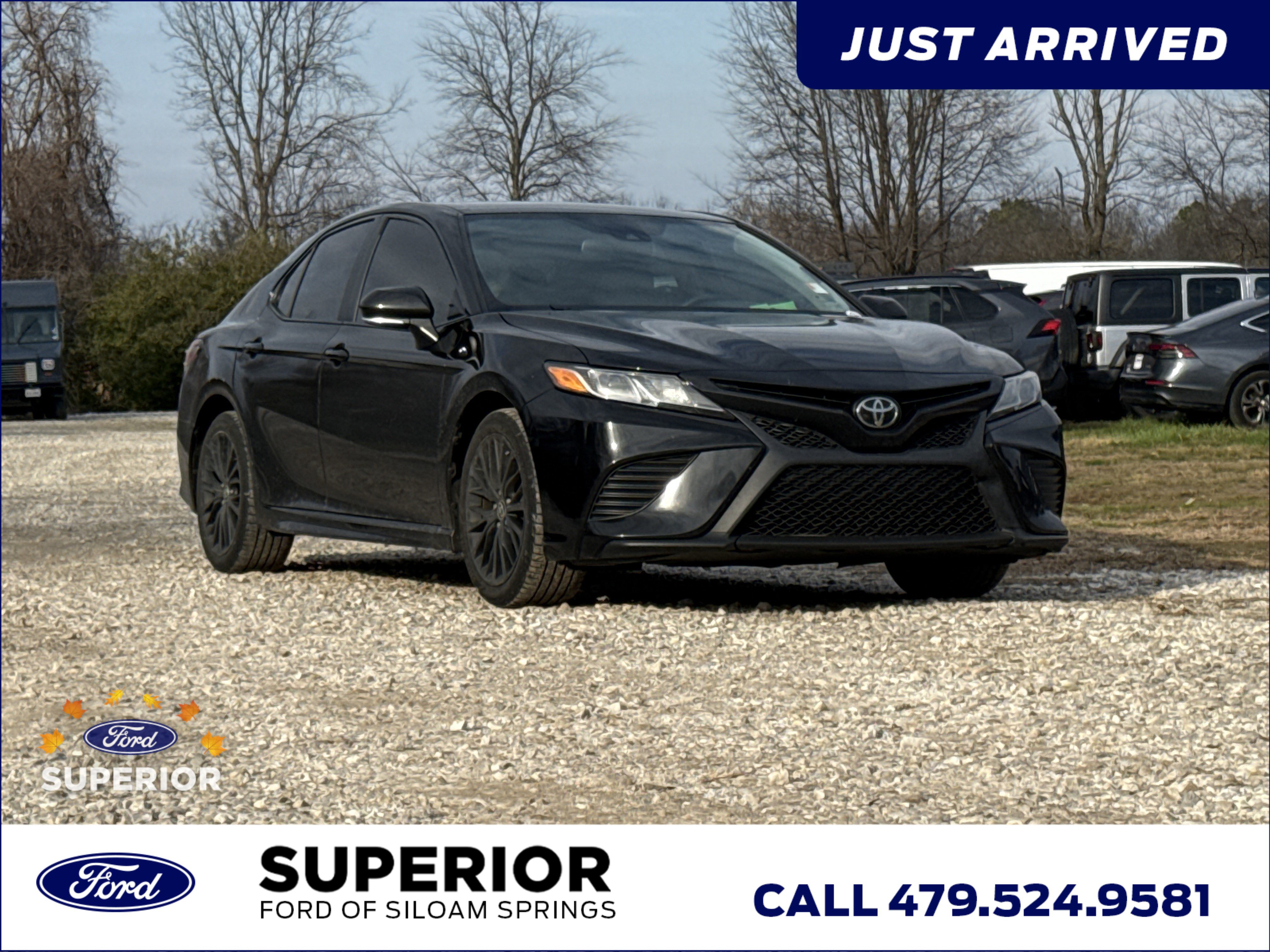 2020 Toyota Camry SE's photo