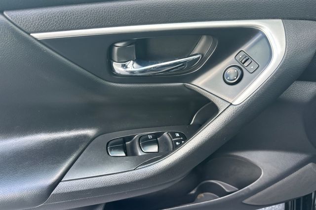2017 Nissan Altima 2.5 SV photo 4