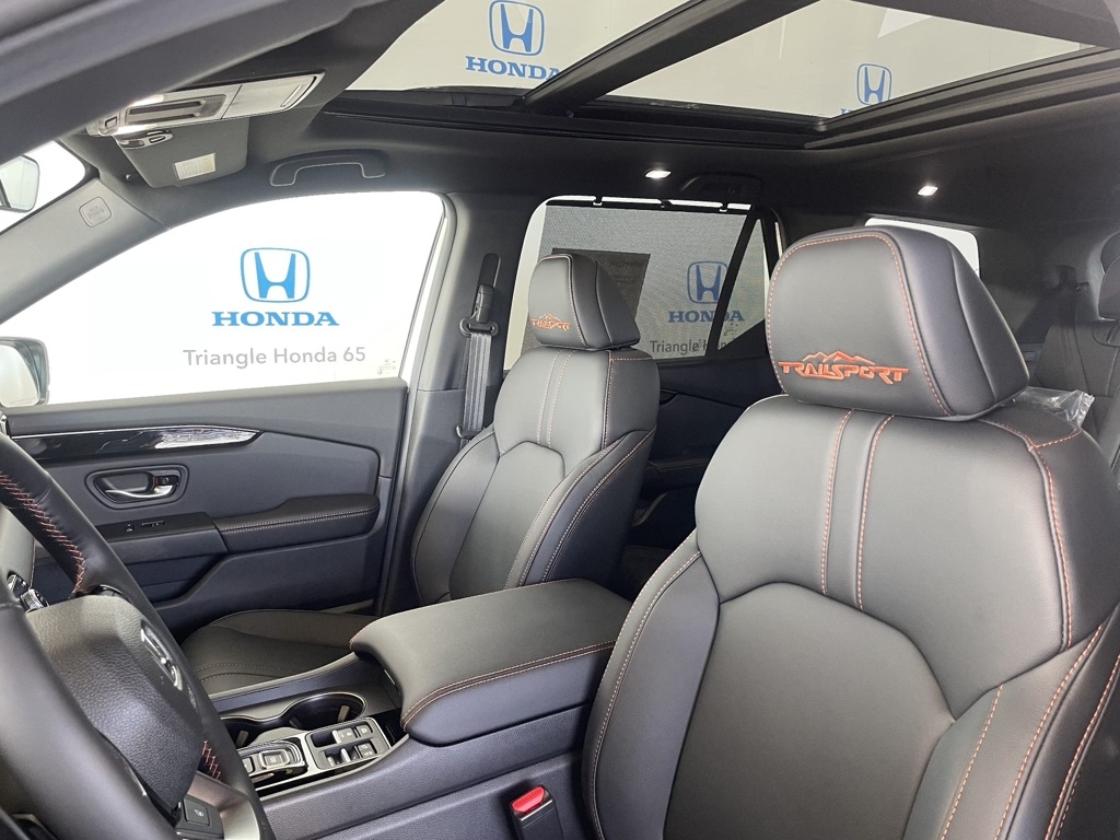 2025 Honda Pilot TrailSport photo 13