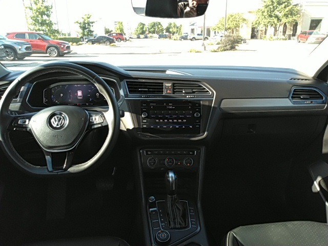 2021 Volkswagen Tiguan SEL photo 3