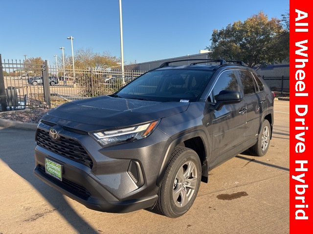2025 Toyota RAV4 LE's photo