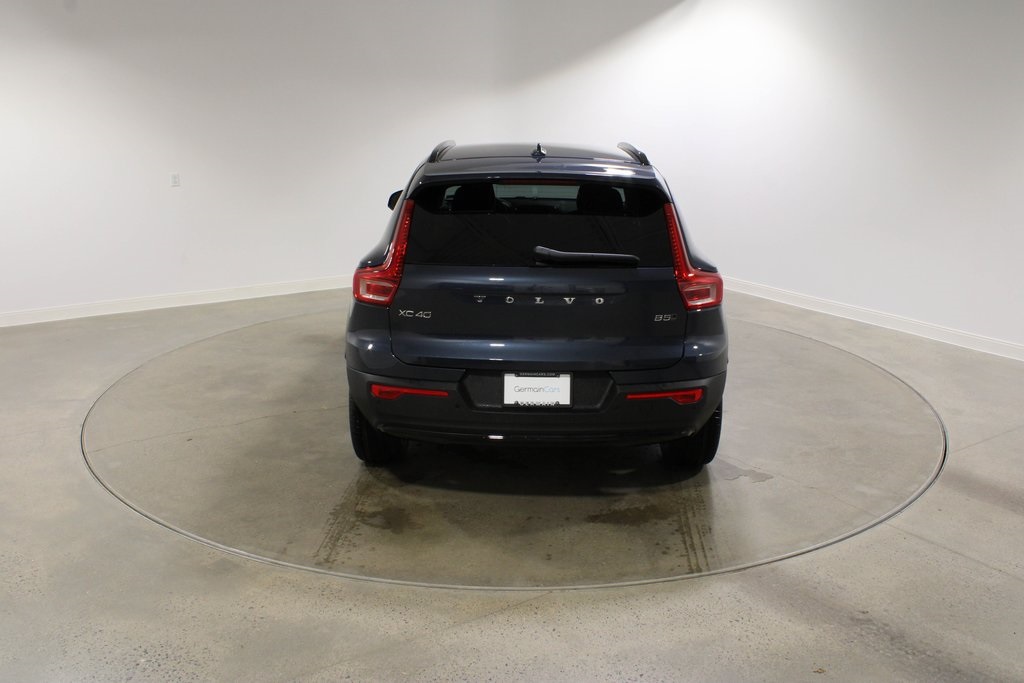 2026 Volvo XC40 Core photo 4