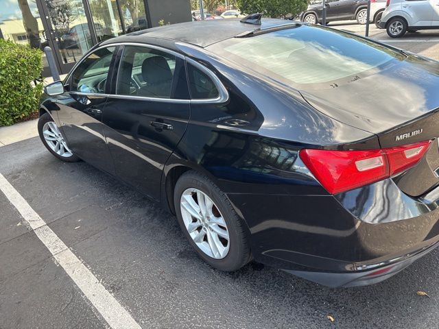 2017 Chevrolet Malibu 1LT photo 3
