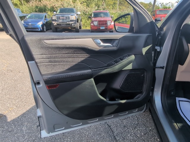 2022 Ford Escape Hybrid SEL photo 13