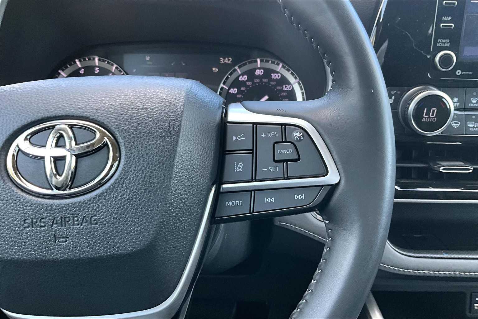 2022 Toyota Highlander XLE photo 24