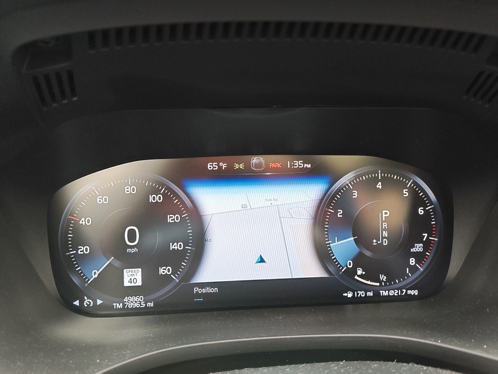 2021 Volvo XC60 T5 Momentum photo 4