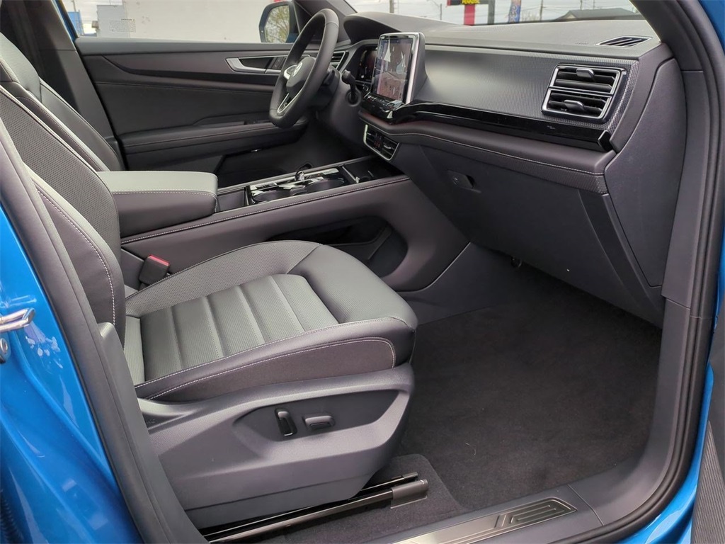 2025 Volkswagen Atlas Cross Sport SEL R-Line photo 27