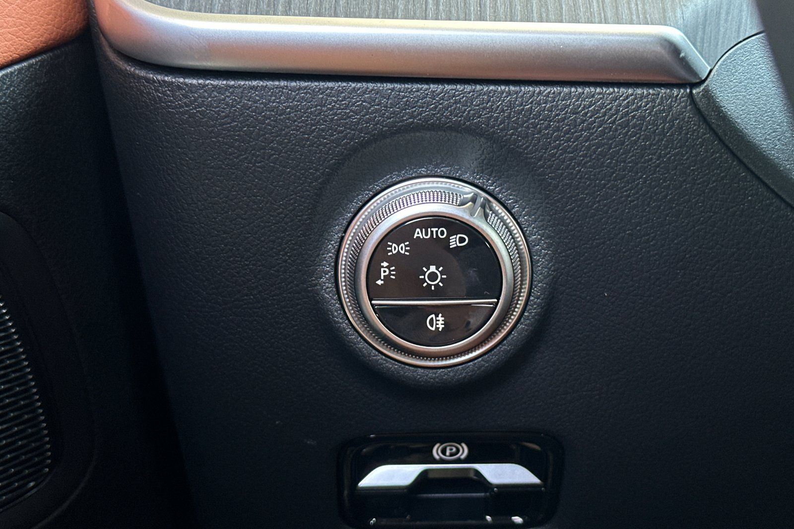 2025 Mercedes Benz C 300 photo 25