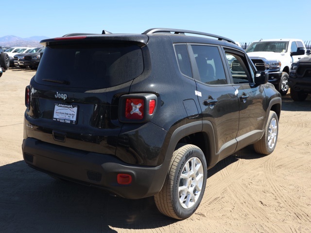 2023 Jeep Renegade Latitude photo 3