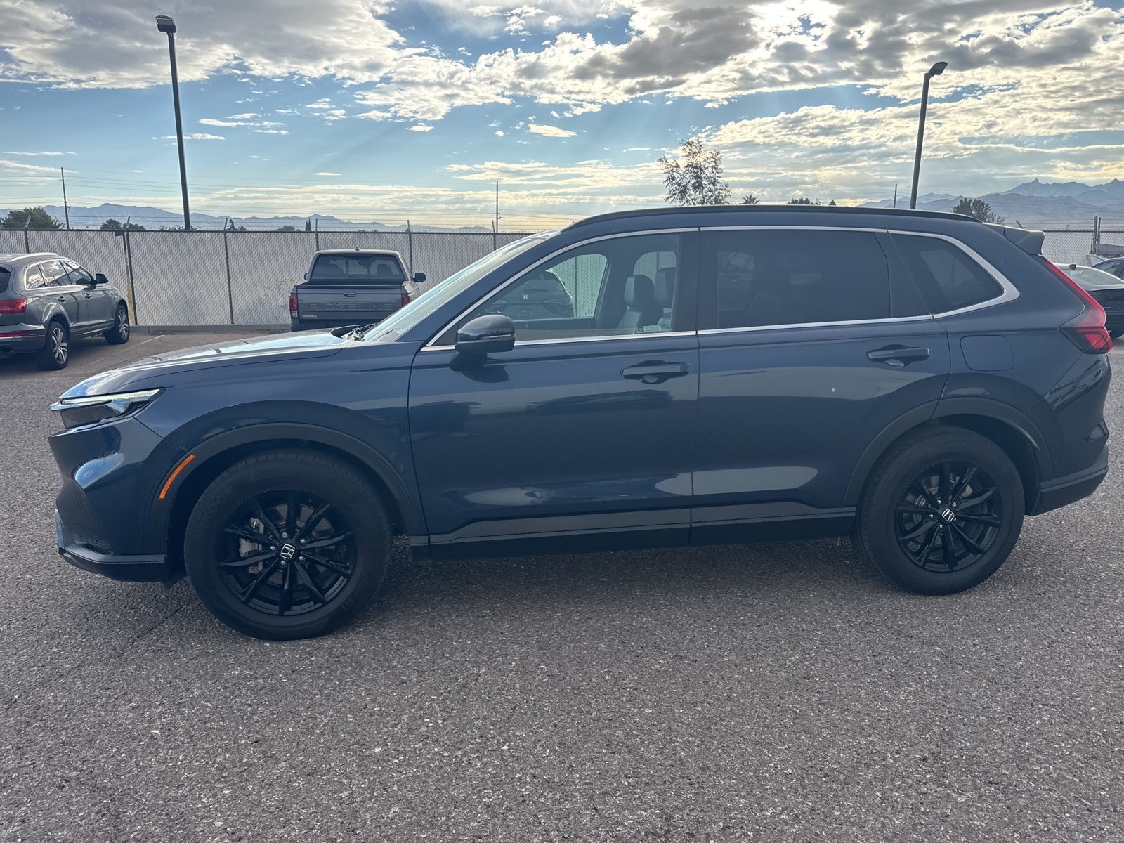 2024 Honda CR-V Hybrid Sport-L photo 2