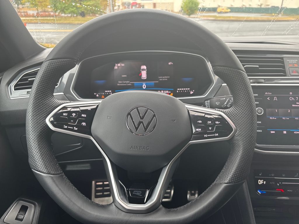 2024 Volkswagen Tiguan SE R-Line Black photo 5
