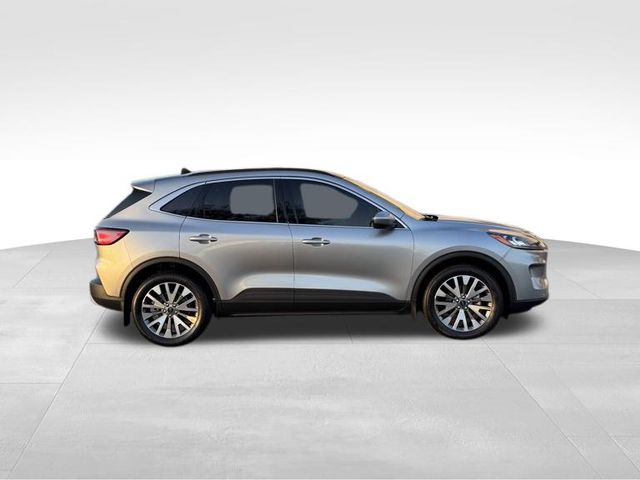 2022 Ford Escape Titanium photo 2