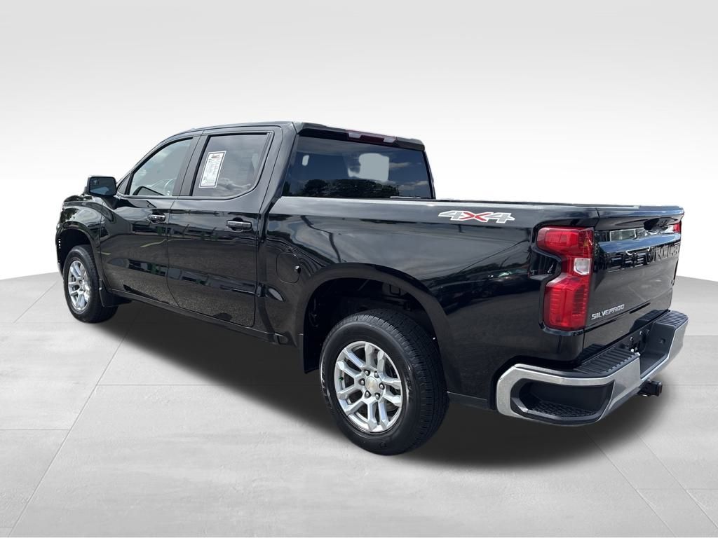 2022 Chevrolet Silverado 1500 LT photo 3