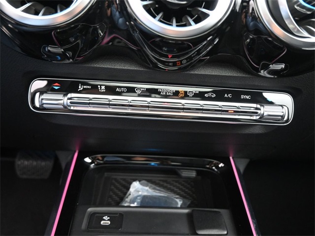 2026 Mercedes Benz GLB 250 photo 2