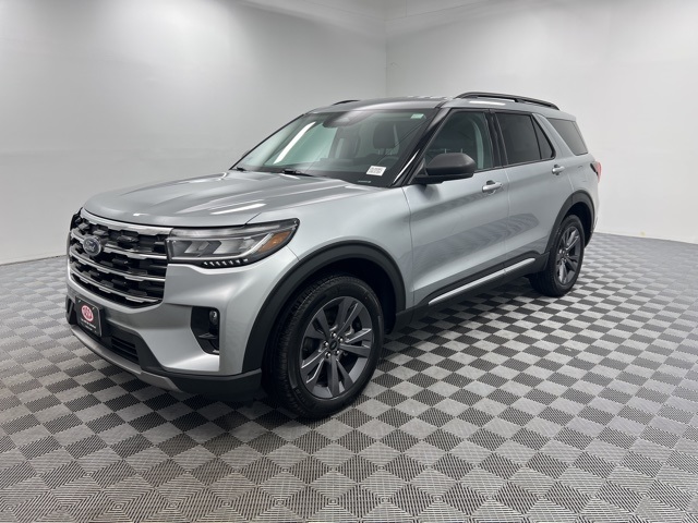 2025 Ford Explorer photo 3