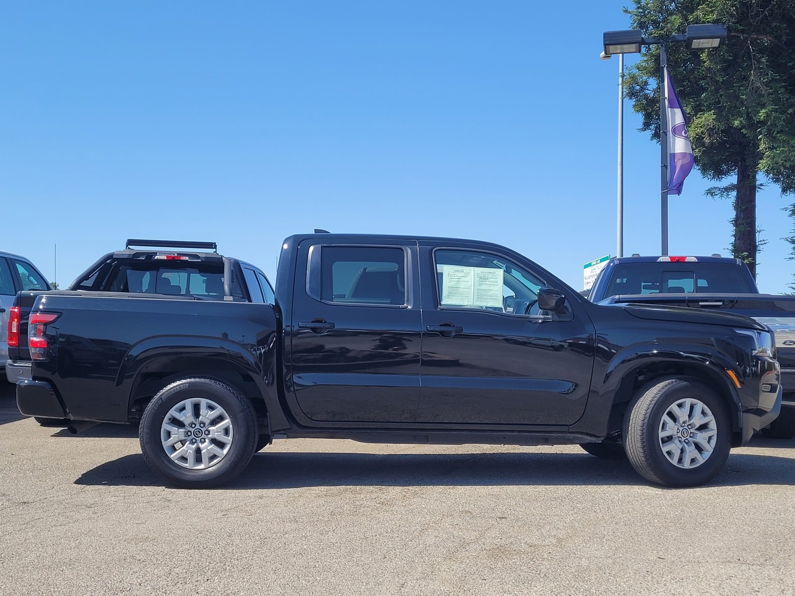 2023 Nissan Frontier SV photo 3