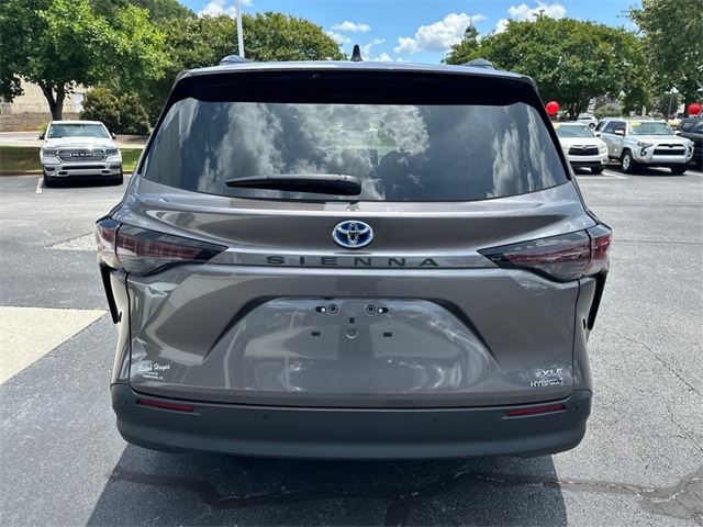 2024 Toyota Sienna XLE photo 4