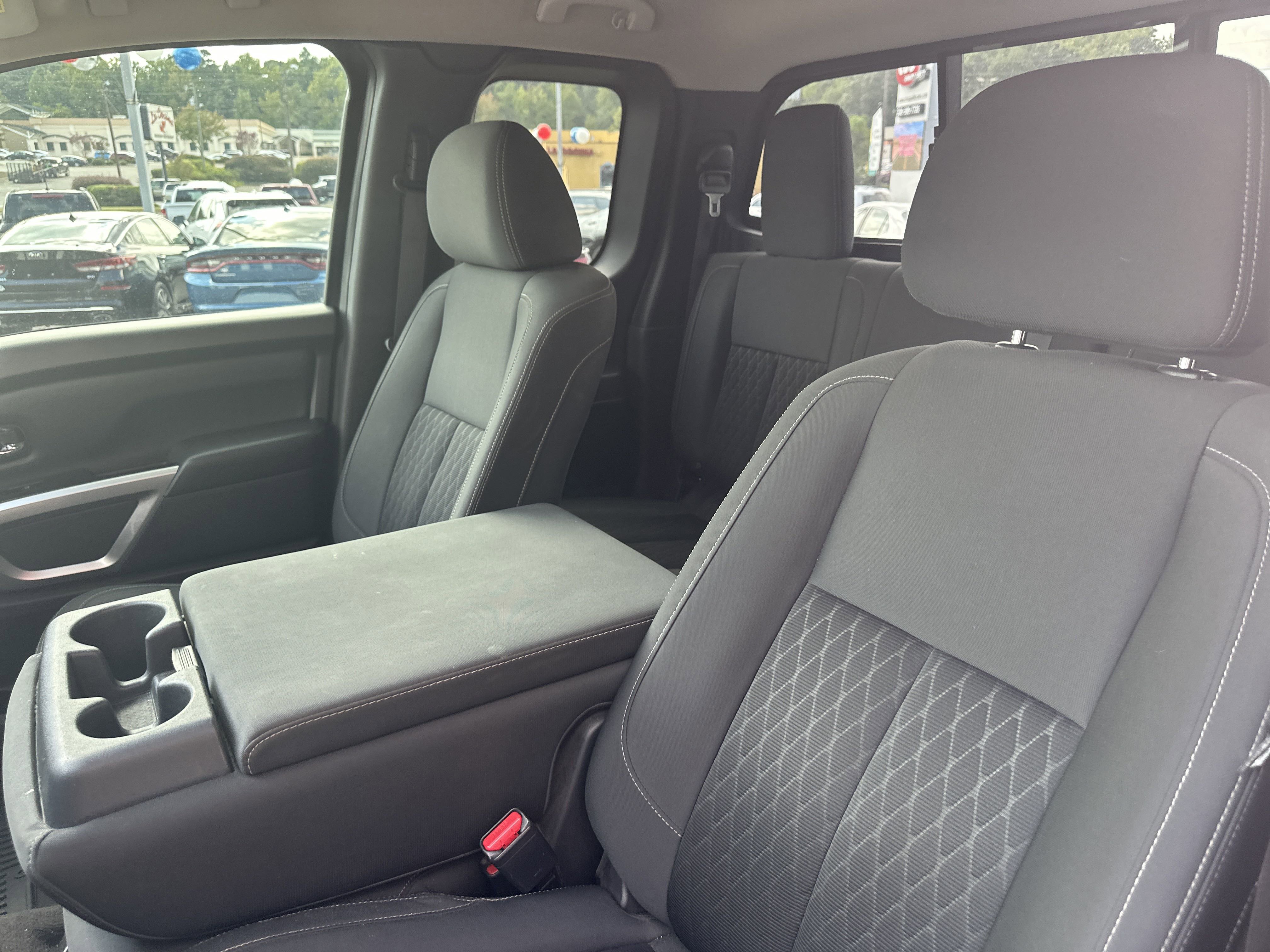 2017 Nissan Titan SV photo 2
