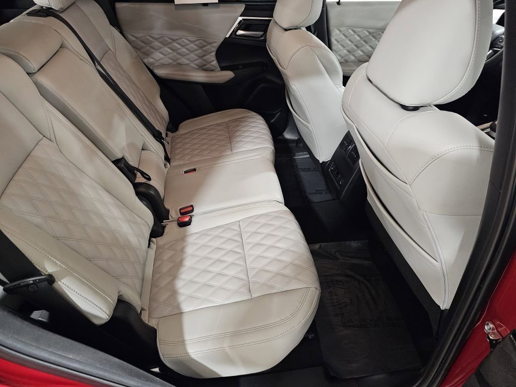 2023 Mitsubishi Outlander SEL photo 9