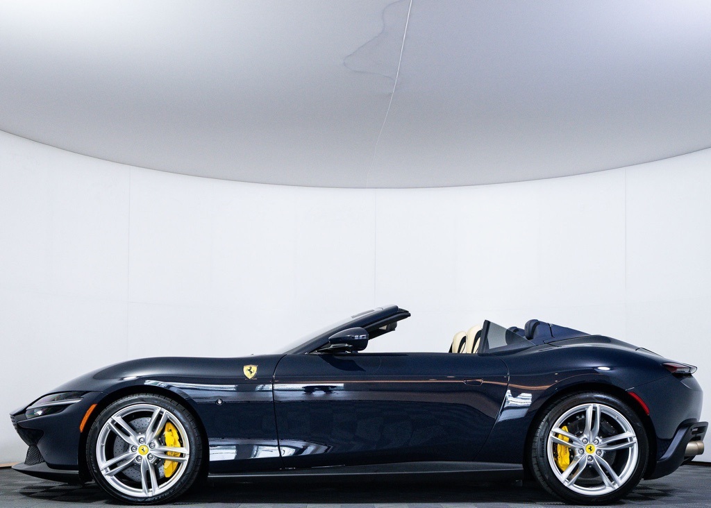 2024 Ferrari Roma Base photo 8
