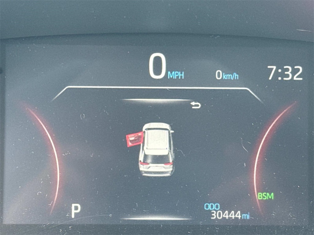 2024 Toyota RAV4 XLE photo 24