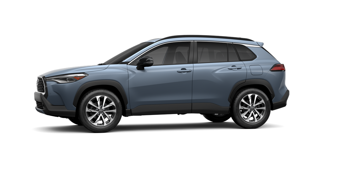 2025 Toyota Corolla Cross XLE photo 3