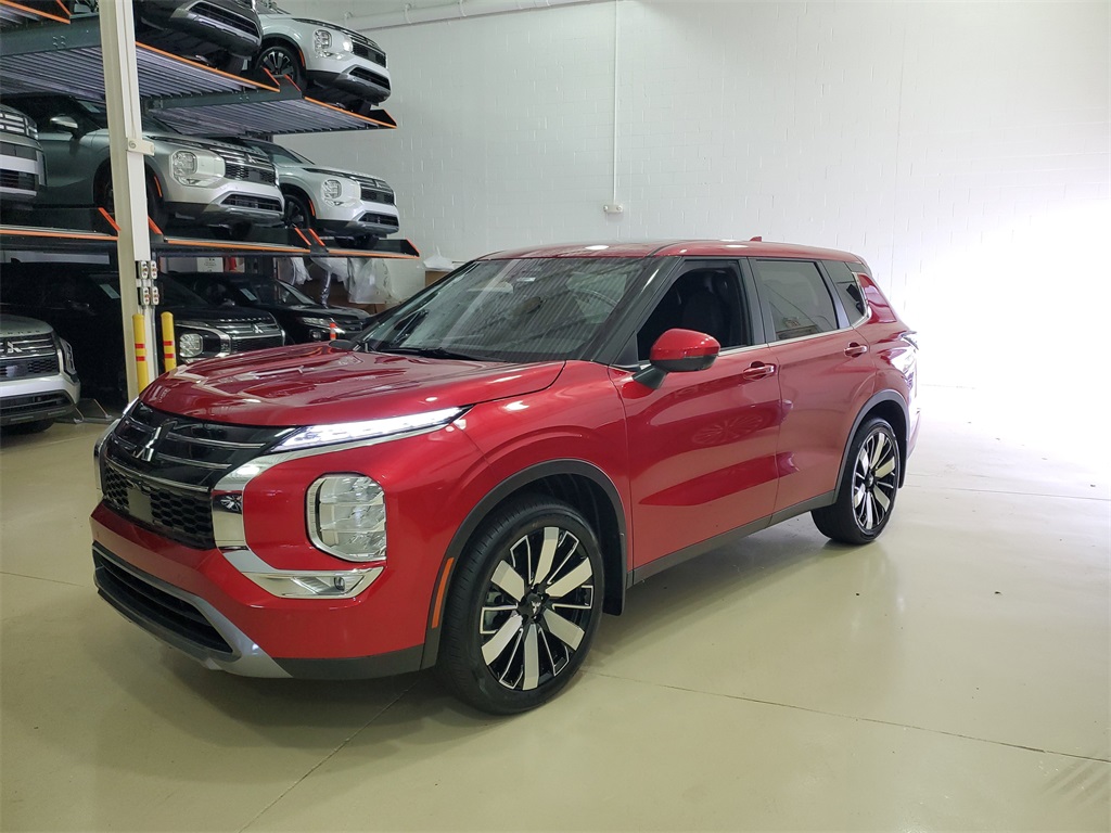 2025 Mitsubishi Outlander SE photo 3